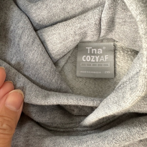 Aritzia cropped sweatshirt - Picture 2 of 2